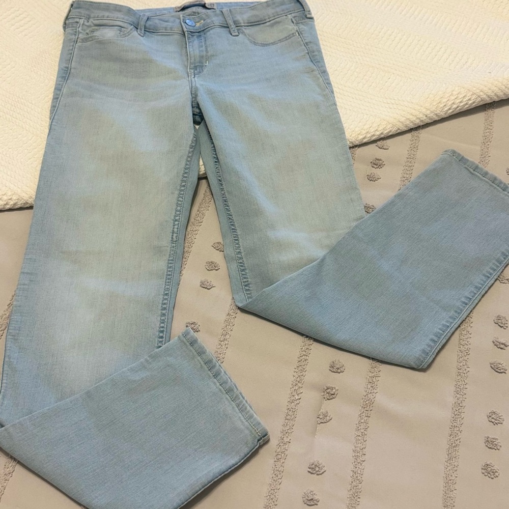 HOLLISTER WOMENS LIGHT BLUE SKINNY JEANS.